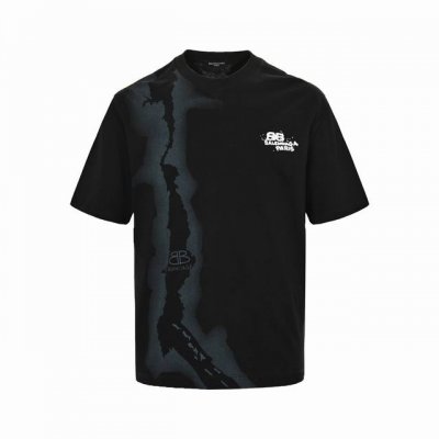 balenciaga 巴黎世家 24Ss 双B涂鸦字母印花短袖 磨毛质感手感柔软,前后梵文哥特字母搭配整身作旧破碎印花设计，重工洗水款.贴肤舒适, 耐看又好穿，