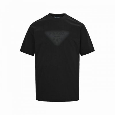 prada 普拉达 25Ss 三角标刺绣喷墨短袖 面料采用高克重260G重精梳棉，定制1:1螺纹，面料舒适亲肤无异感， 制定染面料，纺织密度高，垂感佳，不易变形