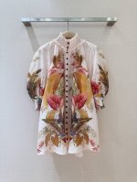 zimmerm*A*N*N 新品上架啦... 奶油色棕榈树花卉图案上衣，飘逸风格小高领灯笼袖，选用苎麻面料制成，采用小高领，领口褶饰松紧设计，运用灯笼短袖，配松