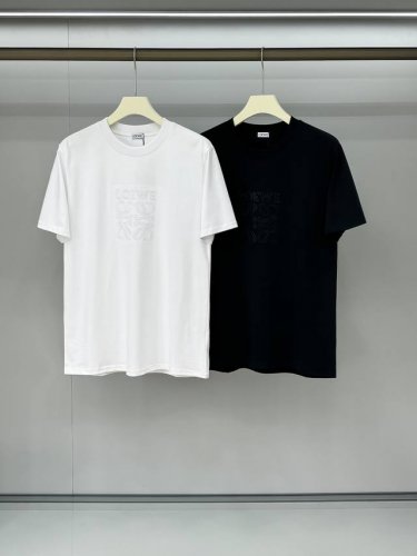 合照细节 Lw25Ss春夏新款平纹针织棉布圆领短Tee，男女同款立体米粒绣徽章图案休闲短袖T恤衫！贸易公司渠道稀出，领先官网发售！Lw新款徽章T恤，以其独特的设