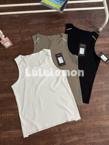 颜色 黑色 绿色 白色 尺码 M到3Xl lululemon男士Metal Vent Tech运动激光打孔无痕压胶透气背心 全新升级 线上500+ 贵在面料和剪