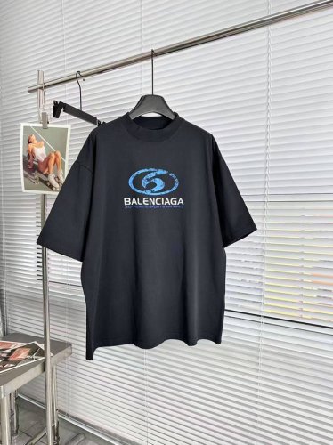 balenciaga巴黎世家 Ss23 字母Logo几何图案印花圆领短袖T恤 宽松休闲 情侣款 追求时尚与个性的情侣们，怎能错过Balenciaga巴黎世家的这