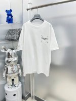 mm6 马吉拉 2025夏季新款日历 印花数字Logo短袖Tee 专柜同步有售，原单狠货，时尚 进口原版科技面料，上身舒适透气，原版定制五金辅料，上身帅气有型，