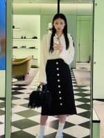 prad* 25Ss春夏新款 单排扣棉质斜纹布半身裙丨独家Yb开发！高版出品！简洁大气 是超级百搭的极简风半裙了 排扣设计 在视觉上还可以拉长腿部比例视觉感 A