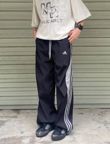 adidas阿迪达斯 三条杠拼色休闲运动直筒长裤情侣款 color: 黑色 Size: M-Xl m 腰围80 臀围116 裤长100 Cm l 腰围84 臀围