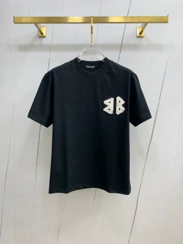ss巴黎世家纯棉最新面料经典标识图案Logo时尚简约潮流短袖，最顶级的品质专柜原单短袖，顶级制作工艺进口面料，专柜款独特设计，采用进口高端订制面料。官网在售！面