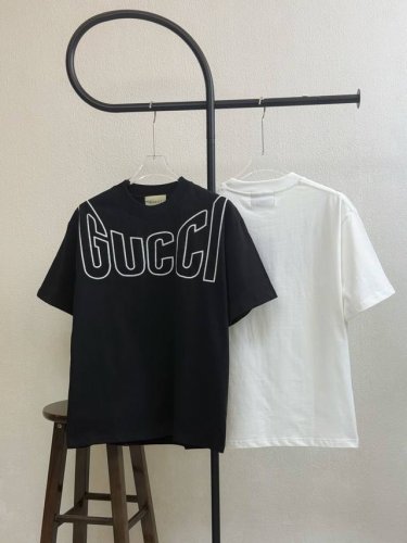 款号X173 gucci古驰胸前大Logo字母刺绣圆领短袖 官网买的样衣回来打的板 原色原版1:1 市场发这么低不发这个价格p没办法 情侣同款 全套包装 三标齐