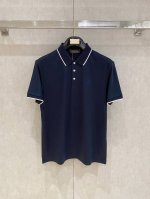 l夏季新品翻领Polo短袖 时尚单品设计，更加时尚舒适，高标准定制，上身非常有型，奢华品牌经典Logo图案 客供辅料，客供进口舒适透气面料质感非常细腻，细节工艺