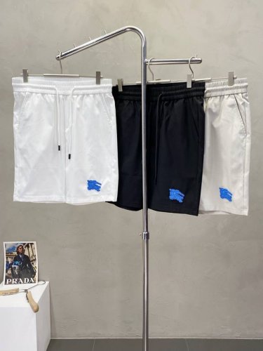 burberry巴宝莉独家专供新款短裤高端版本！专柜定制面料 透气舒适度高，细节无可挑剔，品牌元素设计理念，体现高品质。手感细腻柔软！呈现休闲裁剪，上身版型超赞
