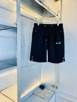 官网原单货 可穿200斤芬迪Fendi 简约时尚 2025夏款夏季休闲裤短裤五分裤身穿着非常舒适 低调不失奢华 穿出去非常有档次,裤型款式和裁剪亦无需多言 上身