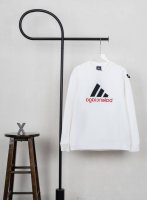 款号Xb42 巴黎Ad联名Logo字母刺绣肩标圆领卫衣 黑白藏三色 面料采用400克毛圈高克重95棉5氢纶1 1双纱洗一辈子都不会变形的 男女同款 官网细节一致
