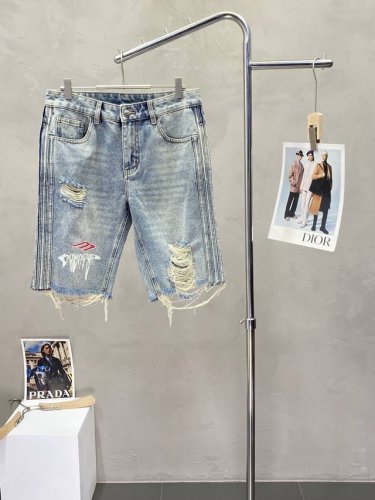 balenciga巴黎世家独家专供新款 休闲牛仔短裤高端版本！专柜定制面料 透气舒适度高，细节无可挑剔，品牌元素设计理念，体现高品质。Logo图案，手感细腻柔软