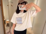 P270 原版Hh 2025春夏新款时尚吊饰口袋嵌花针织短袖上衣，螺纹锁边设计，进口真丝定纺纱线，16针质感软糯细腻。原版口袋提花马蹄金属缀饰，优雅的春日气息百
