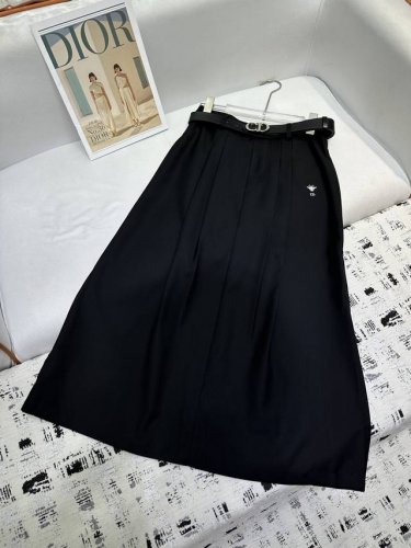 dior*2025夏季新款 长款压褶半裙 蜜蜂刺绣装饰 搭配腰带 经典版型设计 版型配色都好穿不挑人 两色Sml