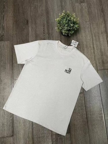 Loewe 短袖T恤 工艺：刺绣 颜色：灰色 红色 码数：S~Xl 面料：精梳紧密棉盖棉280G 柔顺手感，做工细致。男女同款宽松版型！