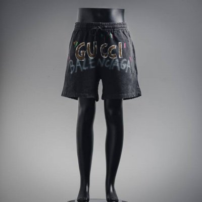 Balenciaga 巴黎世家 手绘字母毛圈短裤 面料原版定制，非常耗时废料，密度手感和原版达到一致，松紧腰搭配，轻松调节腰围，侧面拼接黑色织带设计，作为整条裤