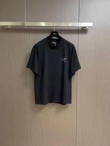 Arcteryx 2025Ss 始祖鸟渐变骨龙短袖T恤 男女同款，原版定制辅料 吊牌 洗水唛防尘纸，250克 双纱面料 定织定染螺纹。尺码：S-Xl