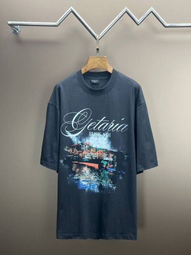 高端品质 巴黎世家Balenciaga 原版高克重双纱纯棉面料 重工艺印花、手感滑爽 L极度舒适体验 十足的高级感，都保持奢华高贵的特有的视觉质感. 颜色：巴黎