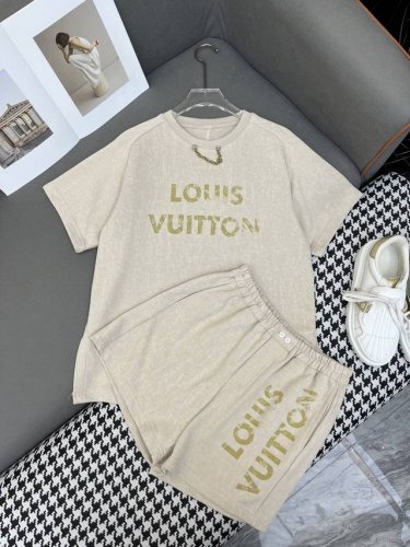 louis Vuitto* 25Ss新款T恤短裤套装 字母印花装饰 高品质 单色三码Sml