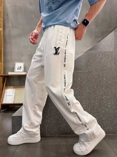 lv# 2025 铜氨丝莫代尔空气层春夏休闲裤子 美学的焕新诠释,演绎浓郁的格调型时尚风范,细节感和设计感强悍.经典品牌标识做为色彩搭配,演绎经典的品牌时尚,为