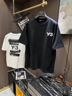 p200 Y3.2025 春夏新款短袖 整体上色泽较鲜明和光亮，手感顺滑揉软，悬垂感特强，质地自然柔软、贴身超级舒服，悬垂感特强！ t恤日常穿搭很自在很实用，超