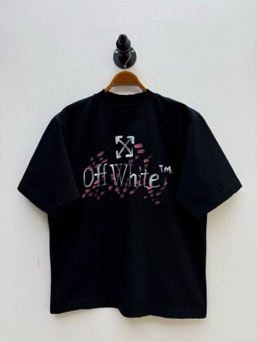 ow 手绘品牌徽标圆领T恤 代工厂p出品 春夏系列 450G重磅面料 正面采用双色叠加工艺呈现品牌经典 交叉箭头 标识和Logo 通过色彩对比模拟立体浮雕效果