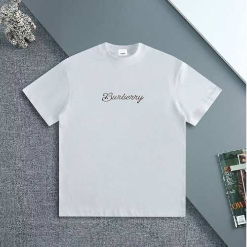 Burberry* 巴宝莉25春夏新款战马冲浪滑板印花短袖T恤 采用定制精梳纯棉面料，摸起来柔软顺滑，而且很有厚度和挺括感，穿上身不会软塌塌的，亲肤透气，夏天穿