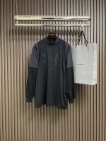 P300Balenciaga 假三件梭织运动长袖T恤，采用定制棉质面料，前后胶印工艺，它的前后采用了胶印工艺，龟背印花小图案真的太有设计感了，胶印的图案清晰又牢