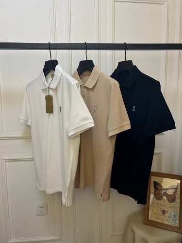 新品 Burberry 巴宝莉，2025夏季最新品，专柜同步有售，原单狠货，时尚休闲翻领短袖T恤，进口原版面料，上身舒适透气，顶级刺绣工艺字母图案装饰Logo，