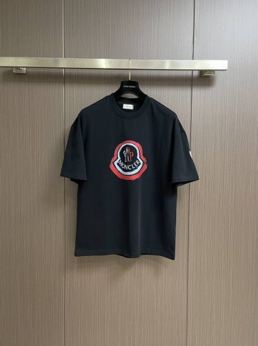 moncler 蒙口2025Ss夏季新款涂鸦提花圆领短袖T恤 采用原版260G 螺纹同缸定染零色差 全新定制辅料 独家品质区别通货 欢迎对比 尺码 S Xl