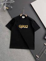 gucc*、2025Ss爆款310G纯棉双纱爆款现货四季系列短袖，简约基础衣橱神器， 休闲百搭必备款 做工走线质感一流，两色推荐：白色、黑色、 独家版型测试上身