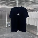 Alo 2025春夏新款 圆领短袖T恤 立体刻字模 男女同款宽松版 S M L Xl Xxl 五个码 黑色 白色 棕色 紫色