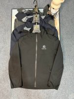 200 Kailas 凯乐石连帽冲锋衣外套 凯乐石25年春秋季新款，专柜同步新品！ 高品质的货！ 喜欢的千万别错过。 柜子同步款！ 贸易公司出口订单货，凯乐石冲