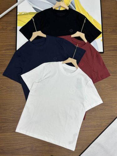 Lululemon露露情侣款乐蒙经典系列户外刺绣Logo标志短袖 纯棉T恤短袖上衣透气户外运动登山徒步通勤男款胸前是经典的刺绣款久洗也不会掉 上身清新百搭 又充