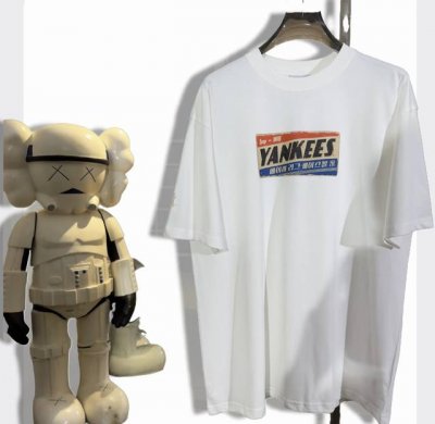 Mlb 洋基Yankees复古标示牌Logo 面料：采用260克双沙纯棉 绣花：采用田岛精密绣花机 印花：采用进口数码印1-1精准定位 工艺：采用4针6线 普通