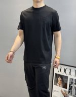 驴牌*25S新款潮牌短袖T恤.男女同款！胸前品牌字母老花图形3D刺绣立体.后背呼应老花刺绣造型.绣花立体高级时尚.辨识度更是十分之高.龟背经典黄色Lv完美的符合