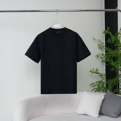上新 Size：Smlxl 男女同款 25Ss 1V暗纹绣花短袖T恤 干洗或反面包裹洗衣袋快速冷水机洗自然晾干！忌温热水浸泡手洗手搓黑色白色