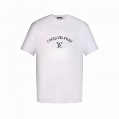louis Vuitton 路易威登 硅胶三D烫字母短袖T恤 此款短袖采用了精心定制的面料 其重量高达270克双纱 不仅质地厚实 触感细腻 还兼具出色的透气性和