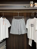 主推 Fendi 2025夏季短裤芬迪百搭松紧腰休闲五分裤 松紧腰 两侧插袋 面料采用客供定织高支纯棉料 上身透气 柔软亲肤 手感细腻 腰部针织松紧腰加抽绳 上
