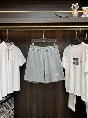 主推 Fendi 2025夏季短裤芬迪百搭松紧腰休闲五分裤 松紧腰 两侧插袋 面料采用客供定织高支纯棉料 上身透气 柔软亲肤 手感细腻 腰部针织松紧腰加抽绳 上