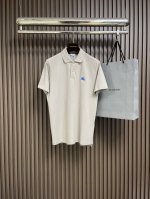 Burberry 战马刺绣polo衫，定制织梦蜂巢棉 以净色为主色调 胸前一抹战马刺绣跃然其上 如同艺术品般点缀其间 采用进口机刺绣工艺 使用先进的计算机控制系