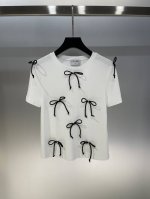 独家首发原单品质 Chan*L 25 新款重工立体蝴蝶结烫钻Logo短袖T恤！立体绳结蝴蝶结错位点缀 精致的高级感 少女的精致与俏皮完美融合，让人眼前一亮 强烈