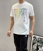 驴牌*2025S新品短袖T恤，夏天色彩系-胸前品牌Logo印花图案.渐变效果.色彩丰富多彩.时尚百搭款！采用190G丝光棉面料棉 不仅挺括，保持潮流的廓形，又穿