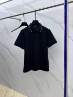 Versace*范思哲 春夏新款男士标识短袖polo衫 延续经典商务休闲翻领polo恤.该款polo衫采用丝光双面棉质珠地面料制成 隽永设计可跨越时尚潮流 经典