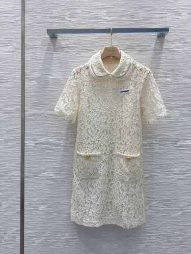 Miu Mi* 2025Ss新款水溶蕾丝 一眼低调 细看惊艳的一款 水溶花 超好看栩栩如生的蝶恋花 唯美仙女 这个长度能很好展现身材比例又保持优雅稳重能Hold