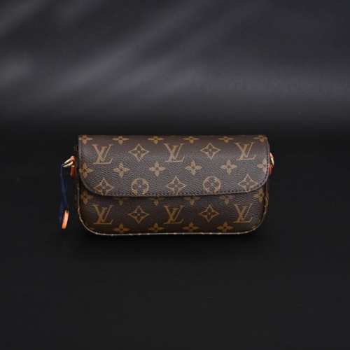 louis Vuitton Lv Wallet On Chain Ivy 大麻将斜挎包M81911 #原单高品质 卡片夹层和拉链内袋可容纳日常所需，链条和可调节