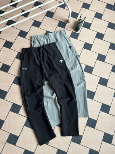 descente迪桑特专柜同款Running跑步运动健身防泼水男士梭织运动休闲长裤 采用质感梭织面料挺括，顺滑舒爽。F360专业立体版型裁剪，为动态穿着提供舒适