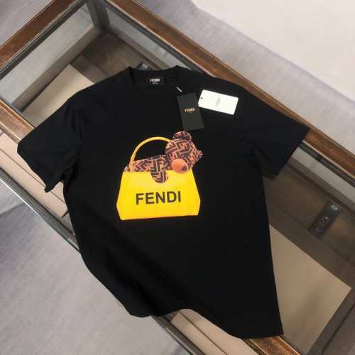 Fendi 24Ss夏季新款圆领短袖T恤 270克重磅高端纯棉面料 手感质感都极完美 修身裁剪设计干净利落 时尚又好看 走线做工非常精致 版型效果超赞 而且透气
