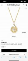 swarovski施华洛世奇中国专属蛇年系列Snake项链锁骨链，专柜同步在售。这款镀金色调链坠神秘而令人着迷，向蛇年致上美丽的敬意。以巧妙设计悬吊在精致链条上
