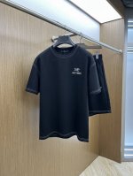 超级爆款 套 Arc 高端定制 2025春夏新款首发专柜最新款短袖短裤休闲套装 高端订制 设计前卫时尚！品牌Logo重工艺设计 高端定制纯棉面料.手感柔软.穿着